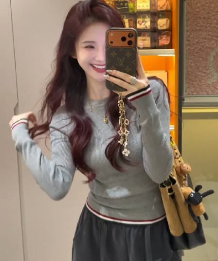 한 부서 품격 배색 패치워크 긴팔 니트 스웨터 여성 가을 겨울 몸매 가꾸기 슬림해 보이는 고급 센스 인사이드 가져 가라. 기본 셔츠 맨위