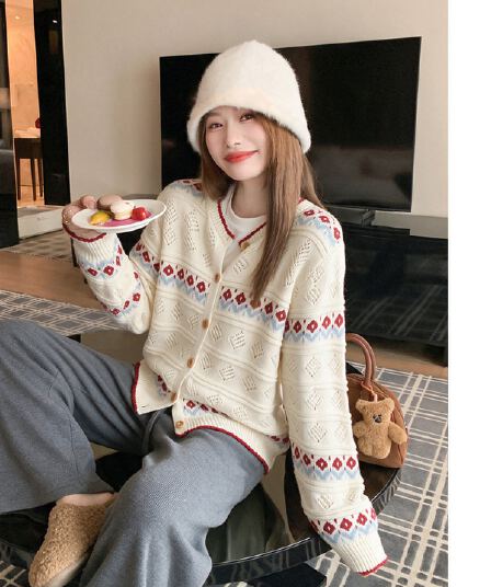 공정한 섬 자카드 베이지 색 니트 오픈 가디건 2026 가을 겨울 새로운 라운드 넥 루즈핏 쇼트 스타일 신선함 부드러운 스웨터