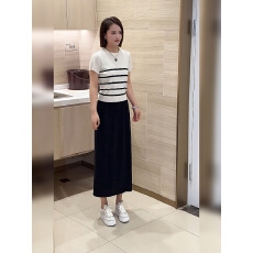 批发夏日穿搭一整套梨型身材气质休闲显瘦<b class='q'>白色</b>条纹<b class='q'>T</b>恤黑色裤裙套装女