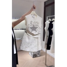 批发今年流行漂亮冷淡风高级感白色针织上衣短裙两件<b class='q'>套装</b>2025夏季新款