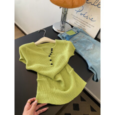 批发绿色v领设计感针织飞飞短袖<b class='q'>t</b><b class='q'>恤</b>女内搭可外穿短款正肩小上衣2026夏