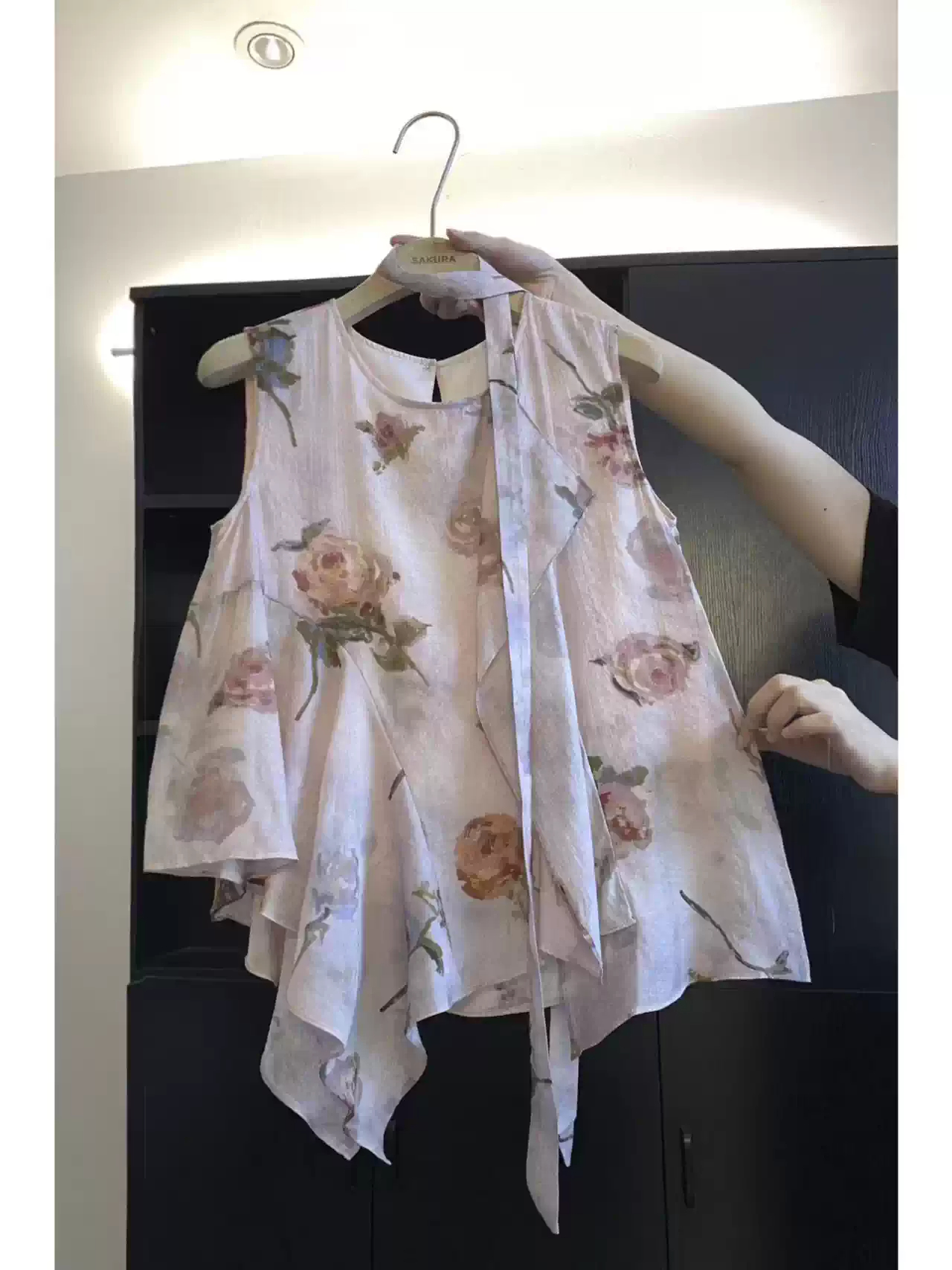 작은 청신 여성 의류 한국 스타일 라운드 넥 달콤함 연령 감소 장미 프린트 불규칙 밑단 민소매 여성 셔츠