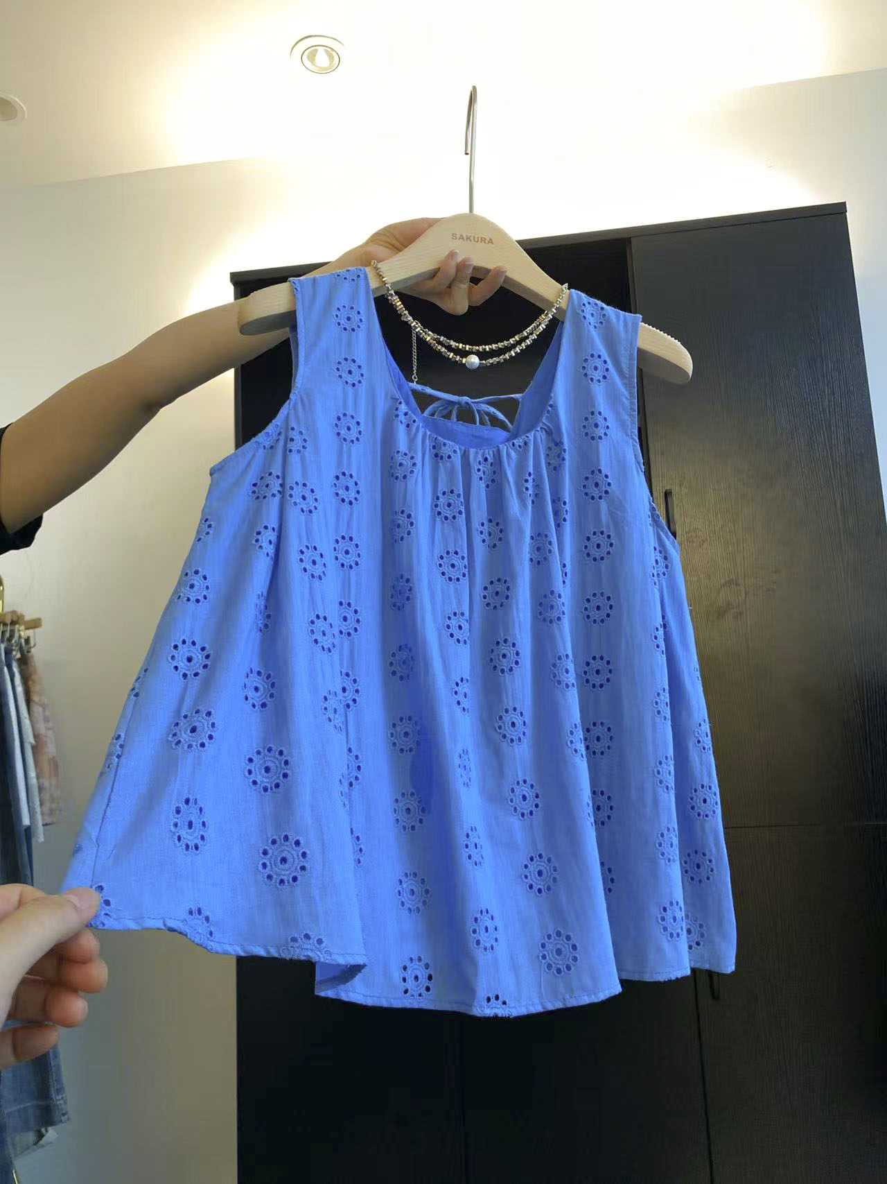 작은 청신 여성 의류 직접 만든 한국 스타일 작은 대중 광장 칼라 스트랩 무거운 작업 자수 민소매 조끼 여성 셔츠