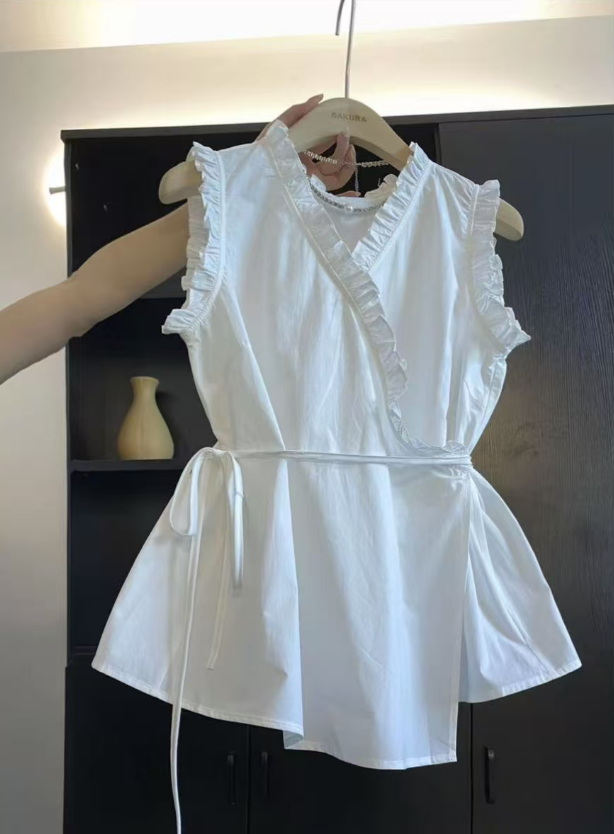 2026 여름 새로운 프랑스식 익스트림 제인 바람 화이트 민소매 V넥 프릴 셔츠 허리 수축 슬림해 보이는 다용도 맨위