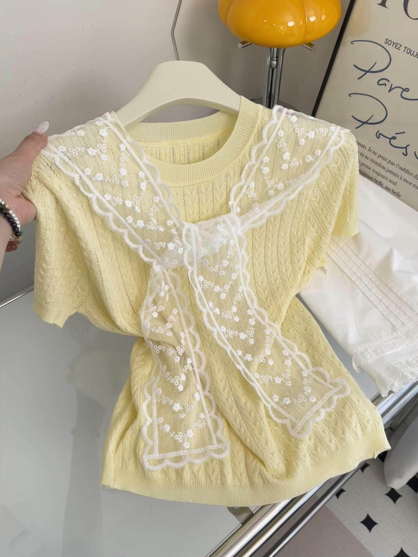 품격 고급 센스 레이스 숄 황색 니트 스웨터 맨위 여성 여름 섹션 루즈핏 슬림해 보이는 황색 반팔 티셔츠