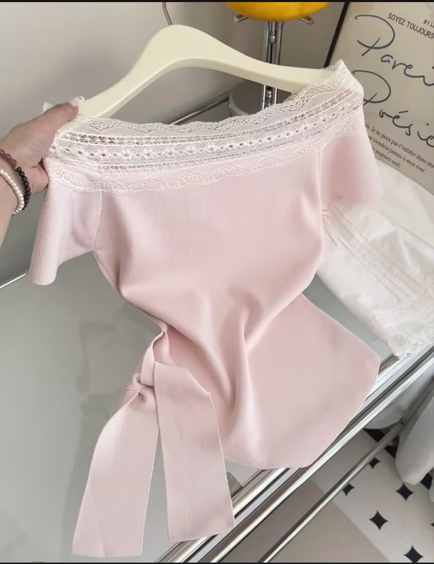 달콤한 스타일 니트 반팔 티셔츠 여성 여름 2026 새로운 품격 레이스업 비스듬한 어깨 쇄골 작은 셔츠 아름다운 맨위