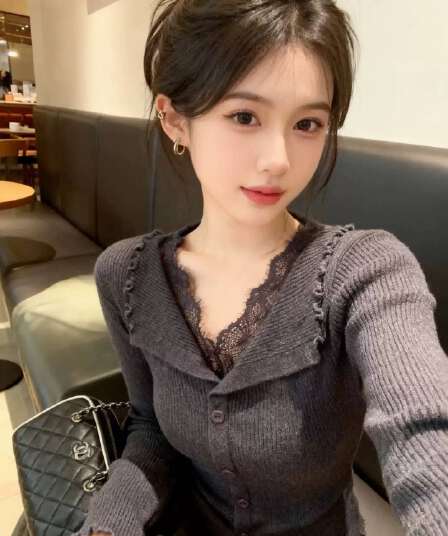 회색 V넥 레이스 측면 몸매 가꾸기 니트 스웨터 스웨터 여자 2026 봄 드레스 새로운 착용 가져 가라. 인사이드 가져 가라. 만나는 맨위