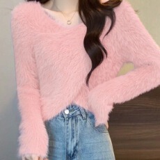 批发仿貂洗水交叉<b class='q'>短款</b>针织打底衫女内搭修身毛衣2026新款秋冬上衣