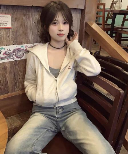 회색 쇼트 스타일 후드 티 스웨터 지퍼 재킷 여자 봄과 가을 몸매 가꾸기 작은 키 오픈 가디건 얇은 스타일 맨위 착용 가져 가라.