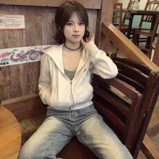 批发灰色短款连帽卫衣拉链外套<b class='q'>女款</b>春秋款修身小个子开衫薄款上衣穿搭