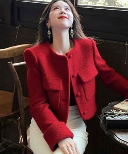 이른 봄 신년 새해 착용 가져 가라. 빛 럭셔리 연령 감소 외국 가스 부유 한 가족 천 골드 위엄있는 작은 빨간색 작은 샤넬 스타일 여성 코트