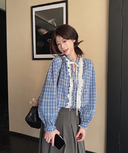 프랑스식 벌룬 소매 레이스업 블루 체크무늬 여성 셔츠 루즈핏 레이스 조각 품격 V넥 긴팔 맨위 2026 봄