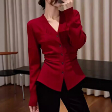 批发时髦大码褶皱收腰修身显瘦V领T恤<b class='q'>女</b>装高级感红色开衫长袖百搭上衣