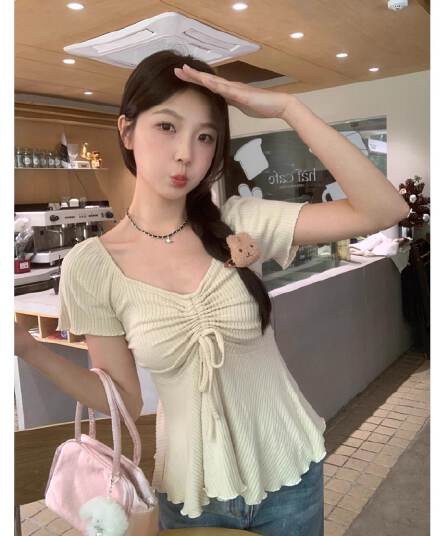 원본 솜씨 빅 사이즈 순수한 욕망 바람 주름 V넥 반팔 여성 2026 여름 표지 배 슬림해 보이는 Chic 쇼트 스타일 티셔츠