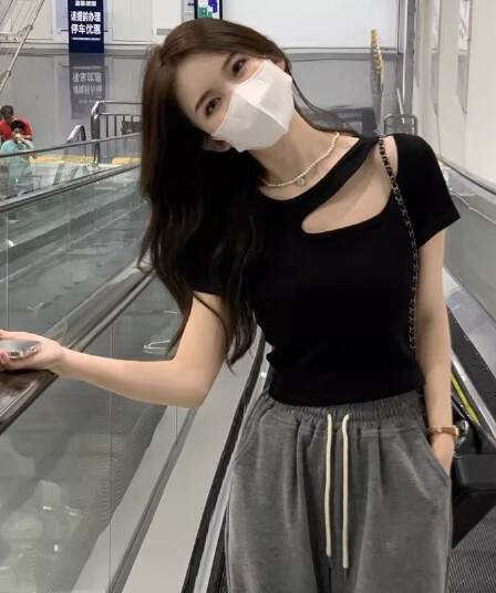 반팔 티셔츠 여성 디자인 센스 작은 대중 ins 여름 슬림해 보이는 Chic 불규칙 순수한 욕망 홀로우 아웃 대외 무역 국경 간 폭발
