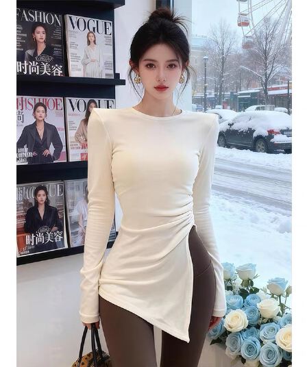한 부서 털이 있는 디자인 센스 불규칙 라운드 넥 긴팔 티셔츠 여성 가을 신제품 품격 몸매 가꾸기 주름 트임 대외 무역