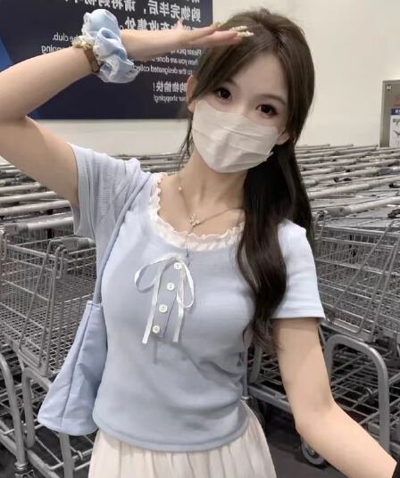 있음 선적 리브 페이크 레이어드 반팔 티셔츠 몸매 가꾸기 쇼트 스타일 부드러운 바람 Chic 맨위