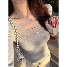 批发纯欲风白色烫钻U领长袖针织衫女春季外穿高级感收腰打底内搭<b class='q'>上衣</b>