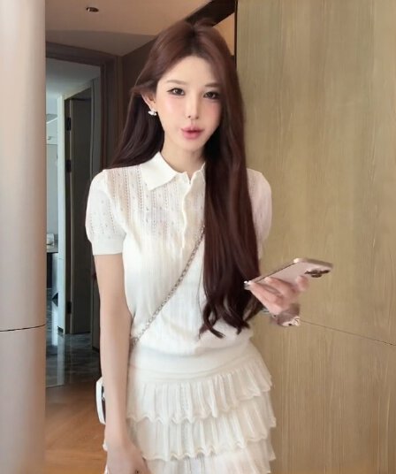 화이트 니트 POLO 칼라 반팔 티셔츠 여성 여름 2026 년 새로운 디자인 센스 학원 스타일 miu 부서 얼음 실크 맨위