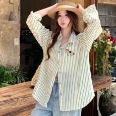 批发棉质条纹长袖衬衫<b class='q'>女</b>2026春夏新款别致慵懒休闲小众设计感上衣外套