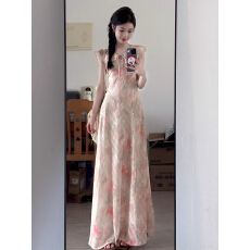 批发法式气质冷淡系独特别致小碎花连衣裙2026夏日绝美V领小裙子新款