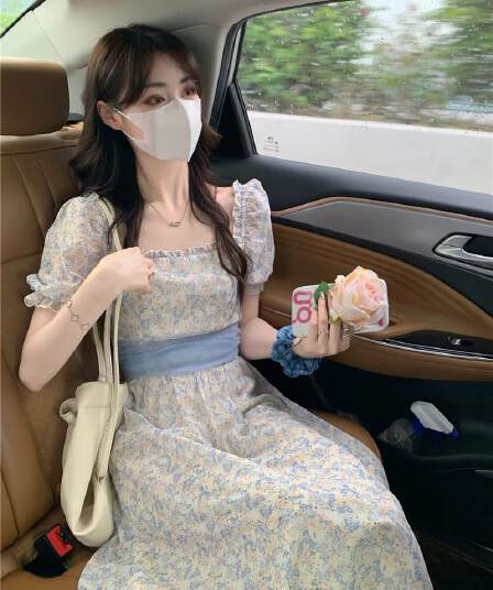 부드러운 바람 꽃무늬 거품 소매 여성 드레스 여름 2026 새로운 허리 수축 슬림해 보이는 레이스업 품격 반팔 치마