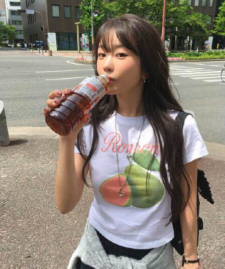 40 220 그램 빗질하다 92 면 8 암모니아 Lun 이후 패키지 칼라 몸매 가꾸기 슬림해 보이는 긍정적 인 어깨 반팔 티셔츠 여성