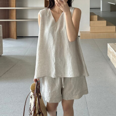 批发时尚套装夏新款设计感V领无袖背心上衣休闲阔腿<b class='q'>短裤</b>两件套外单爆