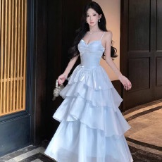 批发法式蓝色光泽感吊带蛋糕<b class='q'>连衣裙</b>女生日礼服裙收腰显瘦海边度假长裙