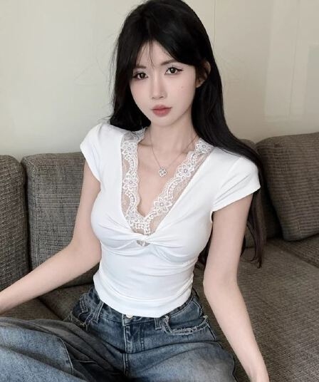 레이스 조각 비틀림 V넥 반팔 티셔츠 여성 여름 디자인 센스 몸매 가꾸기 화이트 순수한 색 욕망 바람 타이트 슬림해 보이는 맨위
