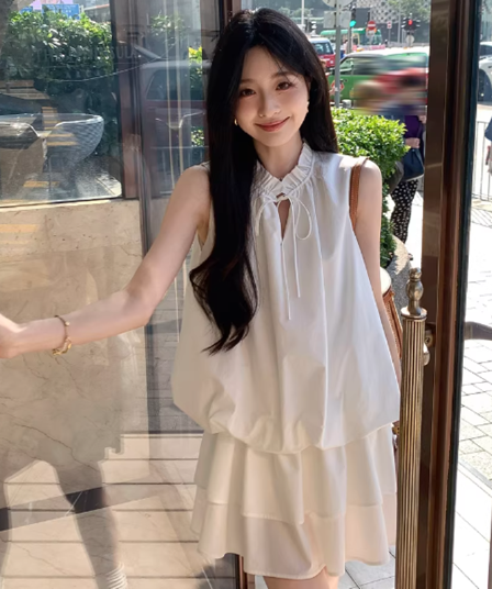 부드러운 바람 V넥 레이스업 황색 꽃밭 여성 드레스 새로운 다용도 슬림해 보이는 한 마디 민소매 미니 스커트 반바지 세트
