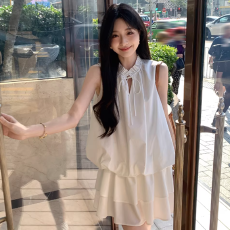 批发温柔风V领系带黄色花苞连衣裙女新款百搭显瘦a字无袖短裙短<b class='q'>裤</b>套装