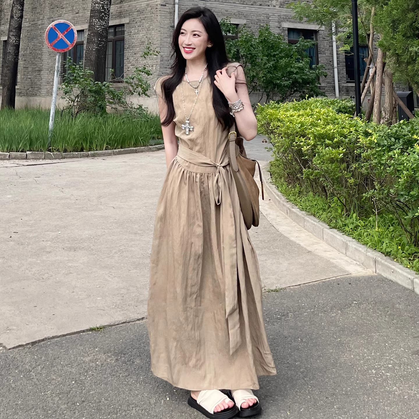 2026 새로운 한 부서 고급 센스 민소매 조끼 카키 색 드레스 아이들 여름 스트랩 허리 수축 슬림해 보이는 롱 스커트