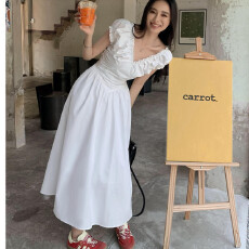 批发2026法式收腰连衣裙女显瘦新款设计感露背黑色v领泡泡袖长裙子
