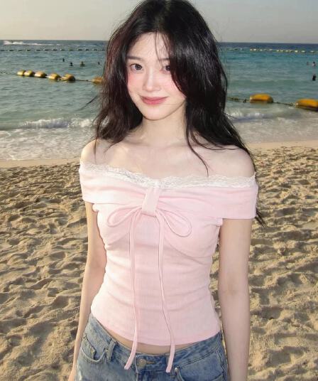 부드러운 바람 한 단어 오프숄더 반팔 티셔츠 여성 여름 2026 새로운 몸매 가꾸기 슬림해 보이는 레이스 달콤한 핫걸 작은 맨위