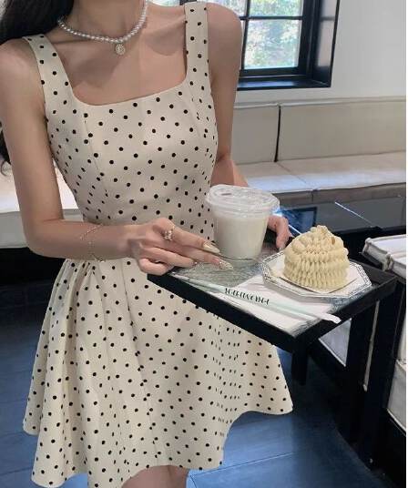 프랑스식 광장 칼라 도트 무늬 슬립 여성 드레스 2026 자이언트 잘 생긴 여름 품격 허리 수축 슬림해 보이는 퍼프 미니 스커트