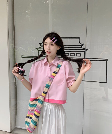 미니멀리즘 말 카드 용 색상 시스템 패치워크 단색 쇼트 스타일 여성 셔츠 2026 여름 Chic 다용도 루즈핏 반팔 맨위