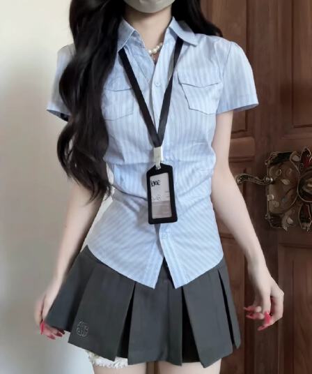 한 부서 학원 스타일 핑크색 스트라이프 긍정적 인 어깨 꼬집기 허리 자르기 디자인 센스 반팔 셔츠 2026 여름 새로운 맨위