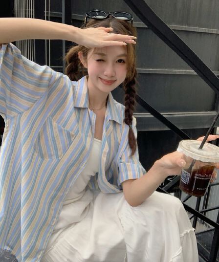 여름 소금 부서 블루 스트라이프 반팔 여성 셔츠 2026 년 한국 스타일 슬림해 보이는 느긋한 루즈핏 스트레이트 정장 칼라 맨위