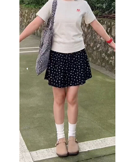 검정색 캐주얼 꽃무늬 미니 스커트 여성 여름 새로운 표지 배 슬림해 보이는 배 종류 몸 한 마디 반신 스커트