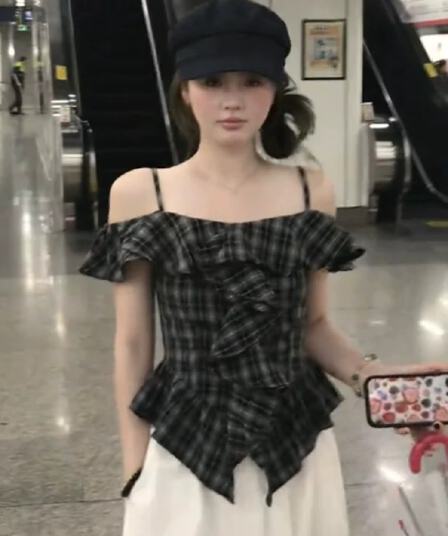 프랑스식 불규칙 체크무늬 오프숄더 반팔 여성 셔츠 여름 디자인 센스 프릴 오프숄더 작은 셔츠 품격 맨위