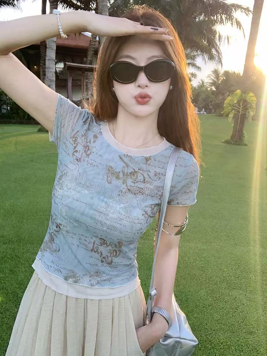 한 부서 핫픽스 파란색 페이크 레이어드 쇼트 스타일 긍정적 인 어깨 반팔 티셔츠 여성 몸매 가꾸기 작은 키 디자인 센스 작은 대중 맨위