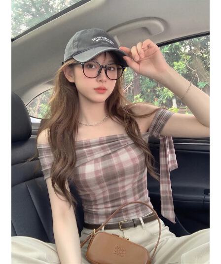 비스듬한 칼라 체크무늬 오프숄더 트위스트 Pleat 반팔 스트랩 오프숄더 몸매 가꾸기 허리 수축 순수한 욕망 달콤한 매운맛 슬림해 보이는 쇼트 스타일 가을 어깨 t