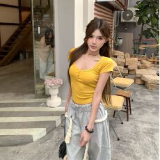 批发辣妹黄色v领短袖T恤<b class='q'>女</b>夏季纯欲风修身收腰弹力紧身短款显身材上衣