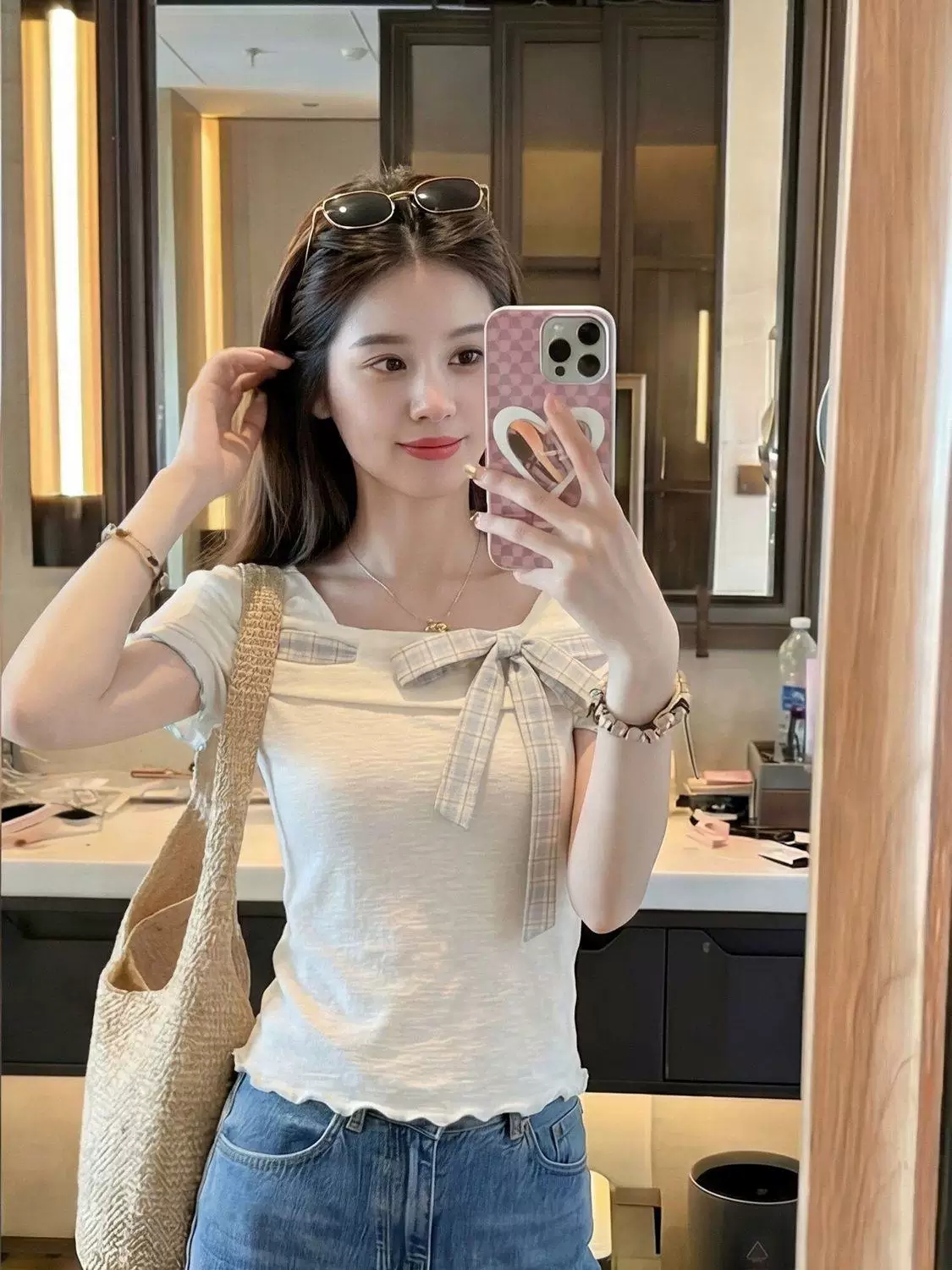 한 부서 달콤한 스타일 디자인 센스 레이스업 레이스 반팔 티셔츠 여성 2026 여름 새로운 자이언트 잘 생긴 다용도 맨위