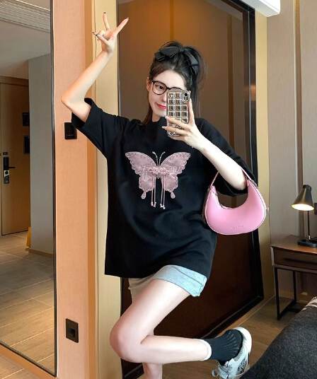 국풍 무거운 작업 나비 라운드 넥 반팔 티셔츠 여성 2026 년 여름 새로운 루즈핏 캐주얼 중식 검정색 맨위