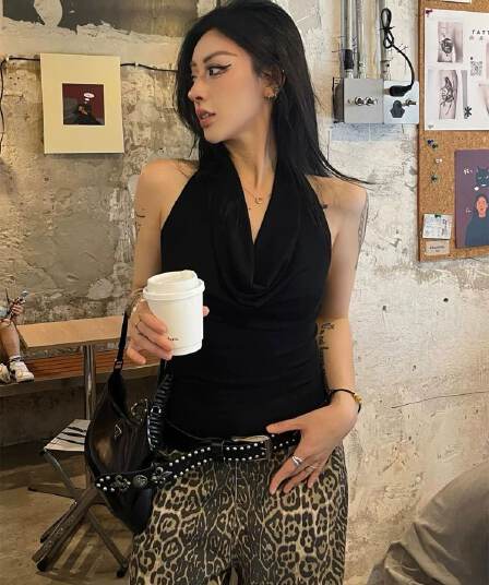 행침 목 흔들다 칼라 민소매 조끼 여성 여름 외출용 허리 수축 타이트 디자인 센스 작은 대중 Chic 핫걸 오프숄더 맨위