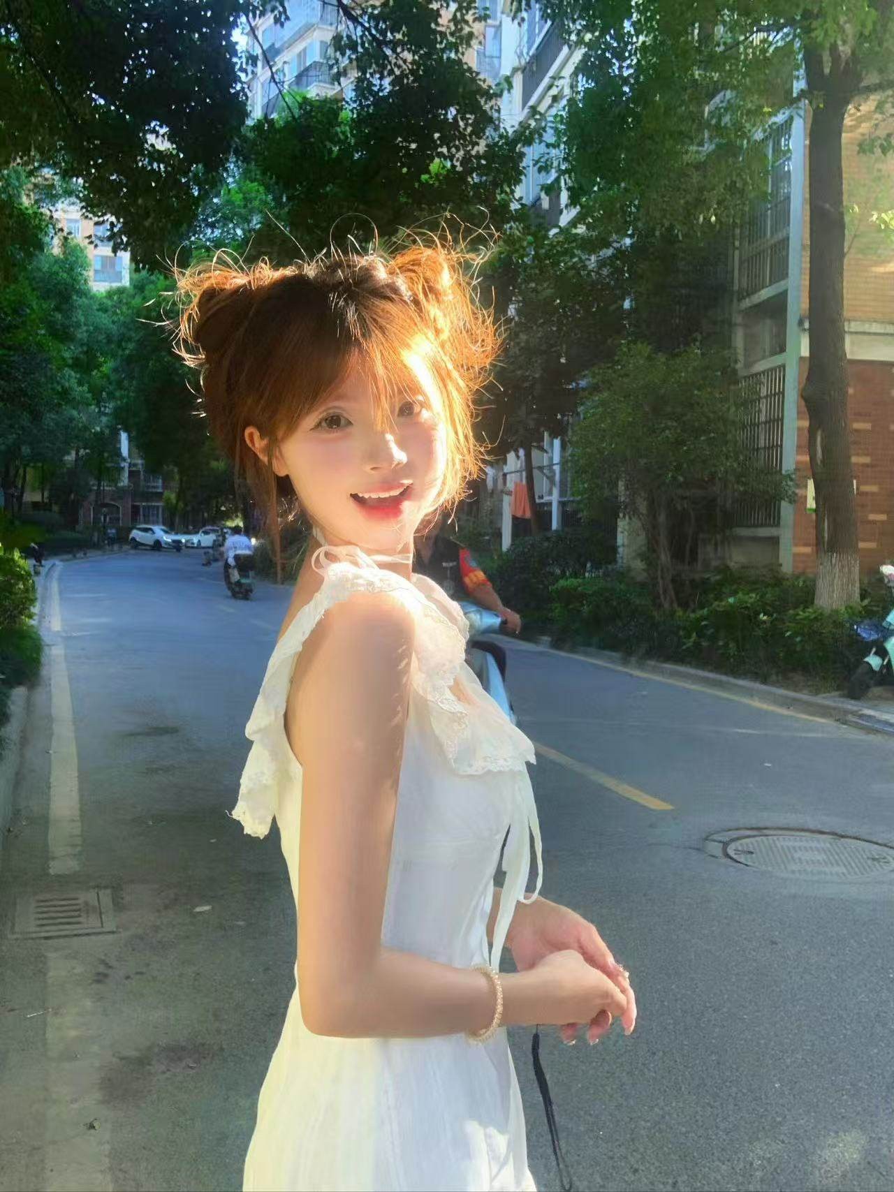 프랑스식 첫사랑 작은 날다 소매 화이트 드레스 아이들 여름 새로운 인기 작은 키 허리 수축 프릴 미니 스커트