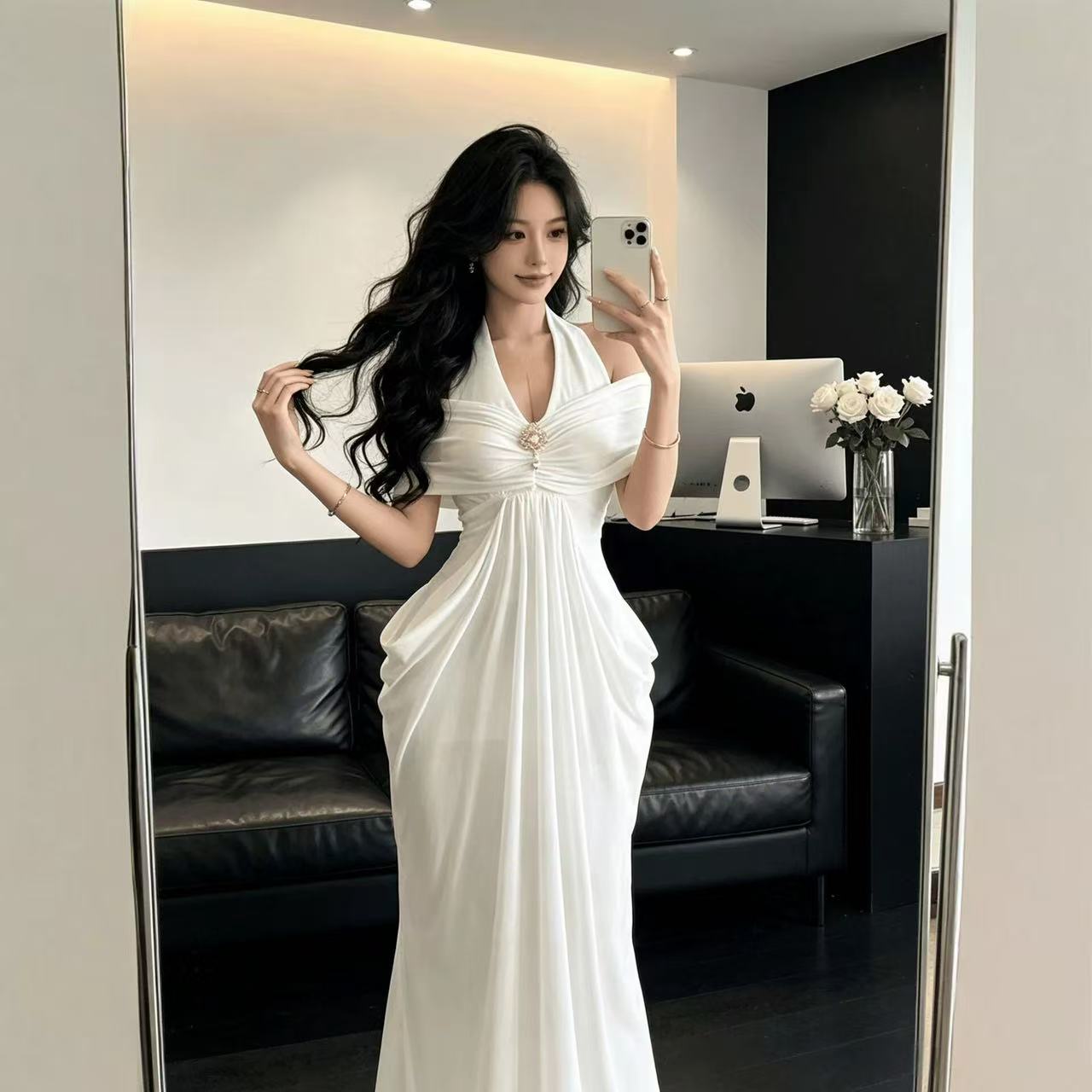 2026 새로운 프랑스식 명문 여성 천 골드 디자인 다이아몬드 세팅 주름 백리스 행침 목 여성 드레스