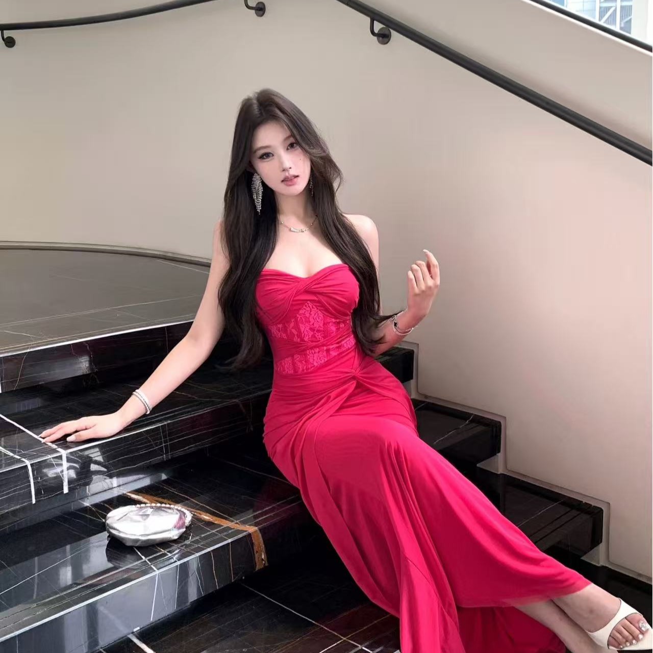 고급 센스 오프숄더 레이스 포장 가슴 저녁 식사 예복 롱 스커트 명문 여성 섹시함 몸매 가꾸기 슬림해 보이는